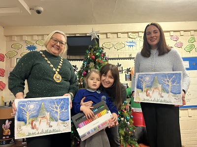  Runner-up Aria with her mum (centre) and Provost Renwick (left) and Depute Provost McDiarmid (right)