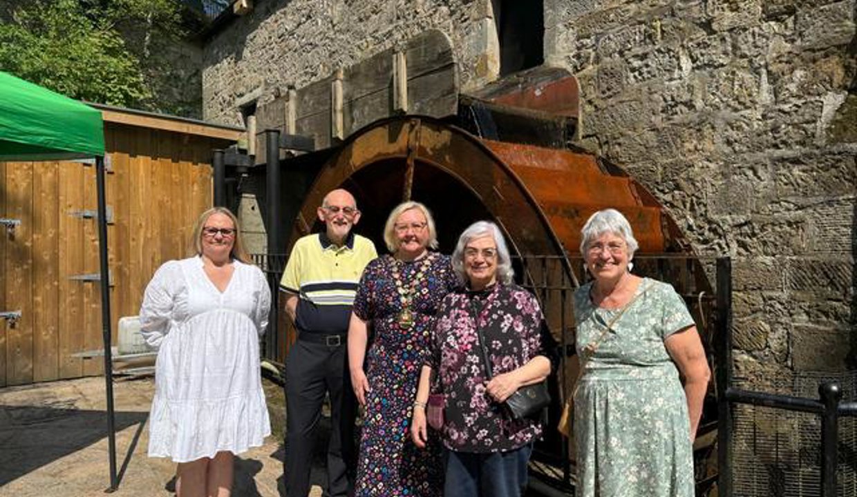 Provost with ladies at Gavins mill