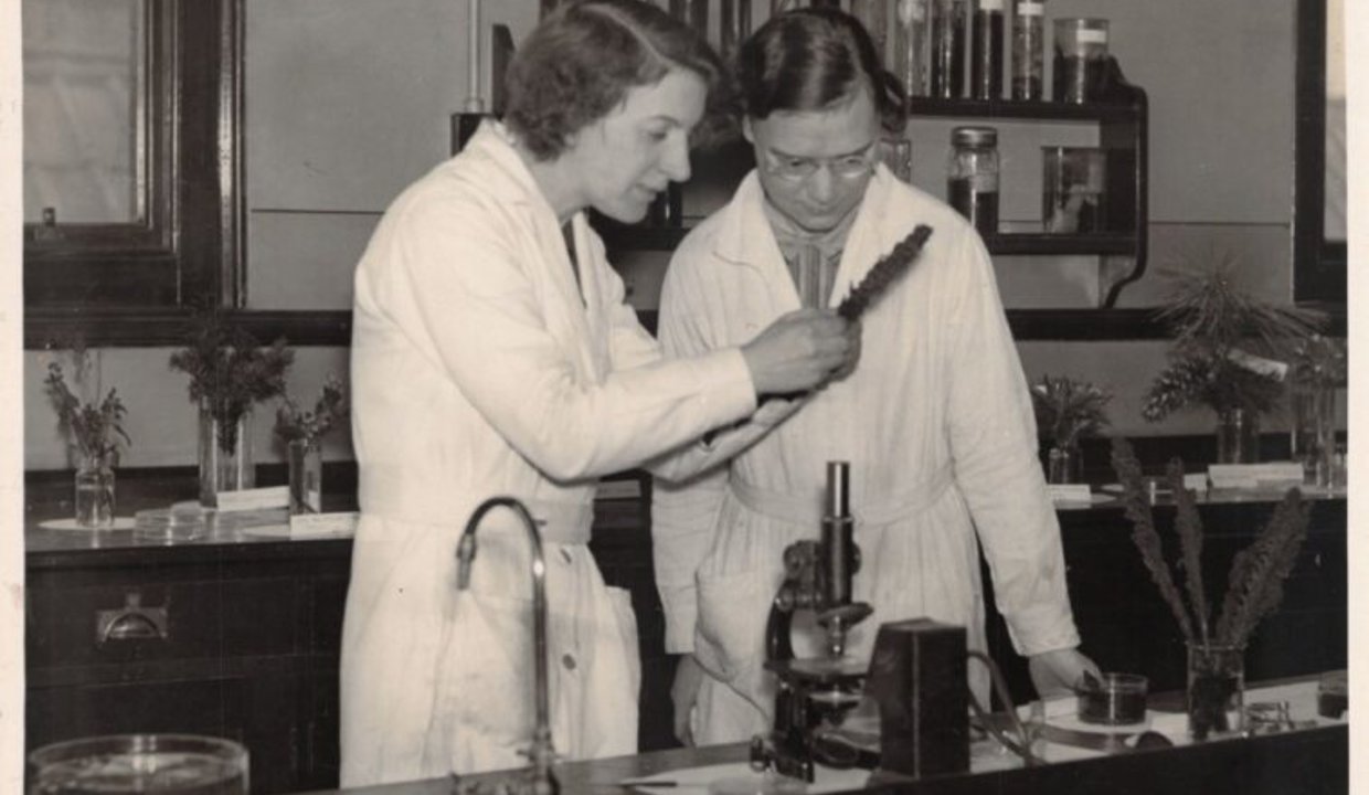 Mary on the right, when she was a science undergraduate at London University in 1939