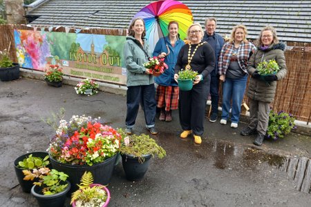 Provost Gillian Renwick recently visited the ‘Inside-Out’ space to pot plants and find out more about the project. She is pictured with Bishopbriggs Library Team Leader Brenda Gardiner and representatives from BetterBriggs, Bishopbriggs Climate Café and Curious in Nature outside the library.