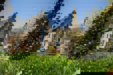 Outside of the Auld Kirk museum