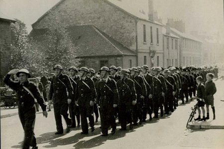 parade of soldiers in Cowgate, Kirkintilloch – May 1943