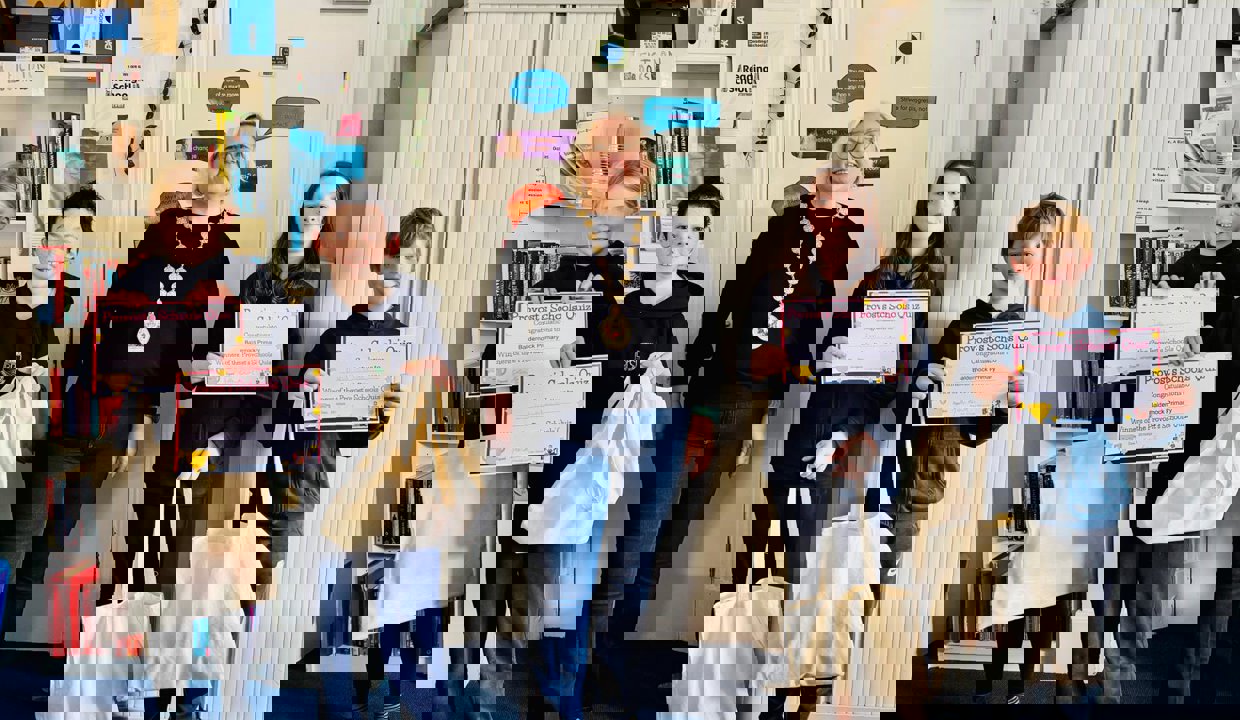 Provost with pupils from Baldernock Primary