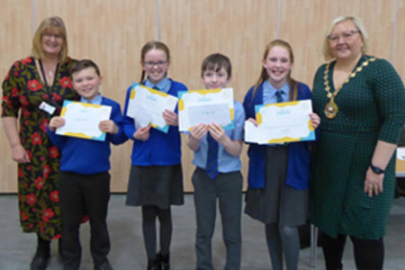 Cllr Williamson (left) and Provost Renwick with the winning team from Millersneuk Primary.