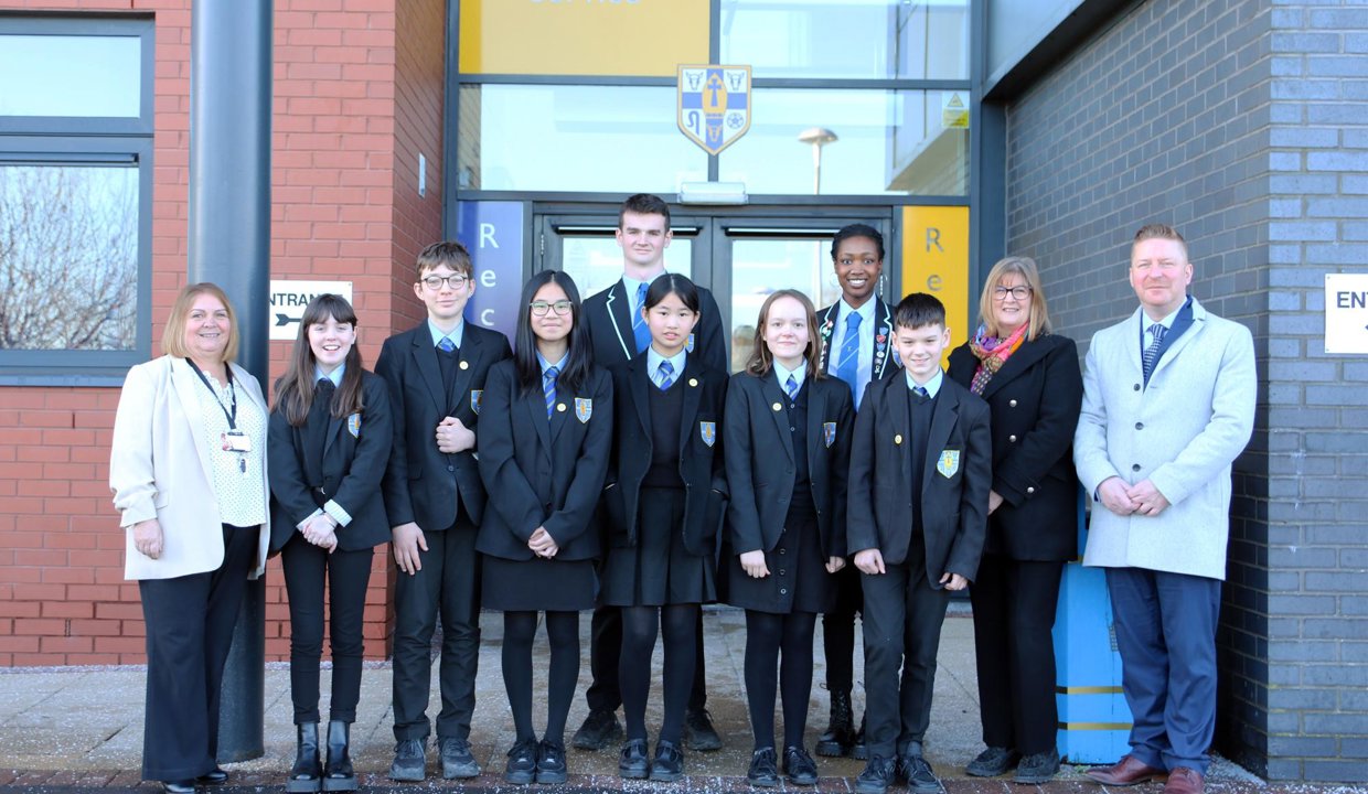 (left to right) – Head teacher Elaine Kennedy, Turnbull High School pupils, Councillor Lynda Williamson and Chief Education Officer, Greg Bremner.
