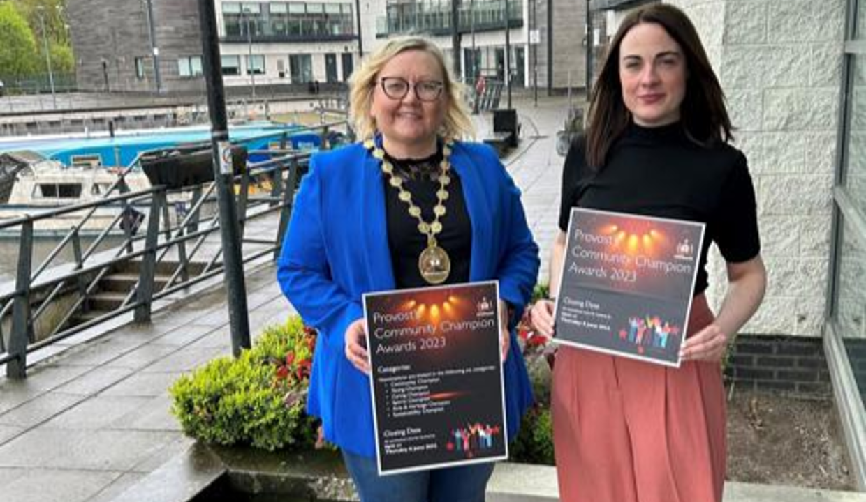 Provost Gillian Renwick and Depute Provost Collette McDiarmid holding Community Champion Awards leaflets