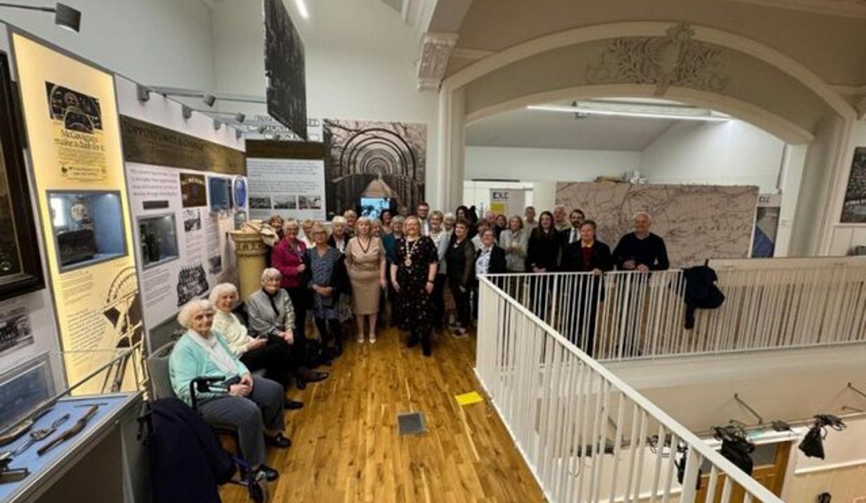 Provost Gillian Renwick, Lorna Campbell and The Players group