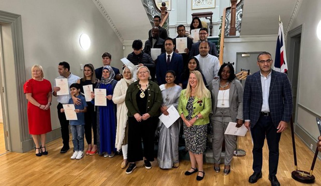 Provost Gillian Renwick and Deputy Lord-Lieutenant Elaine Boyd welcomed East Dunbartonshire residents who have received their UK citizenship.