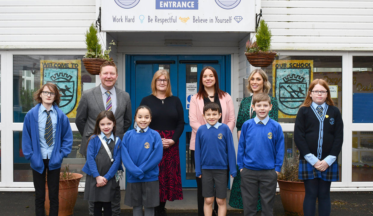 Councillor Lynda Williamson, Acting Headteacher Sarah Muotune, Cheif education officer Greg Bremner and Oxgang Primary pupils