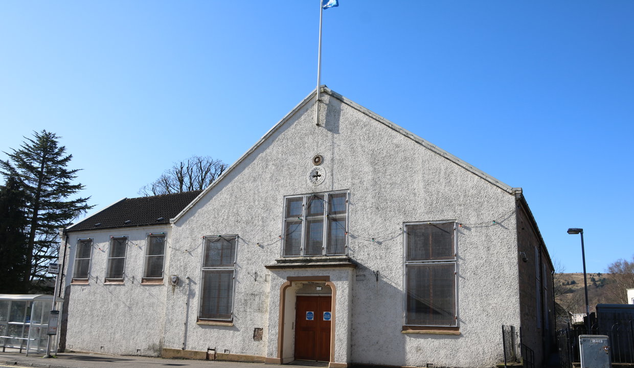 Outside of Campsie memorial of a sunny day