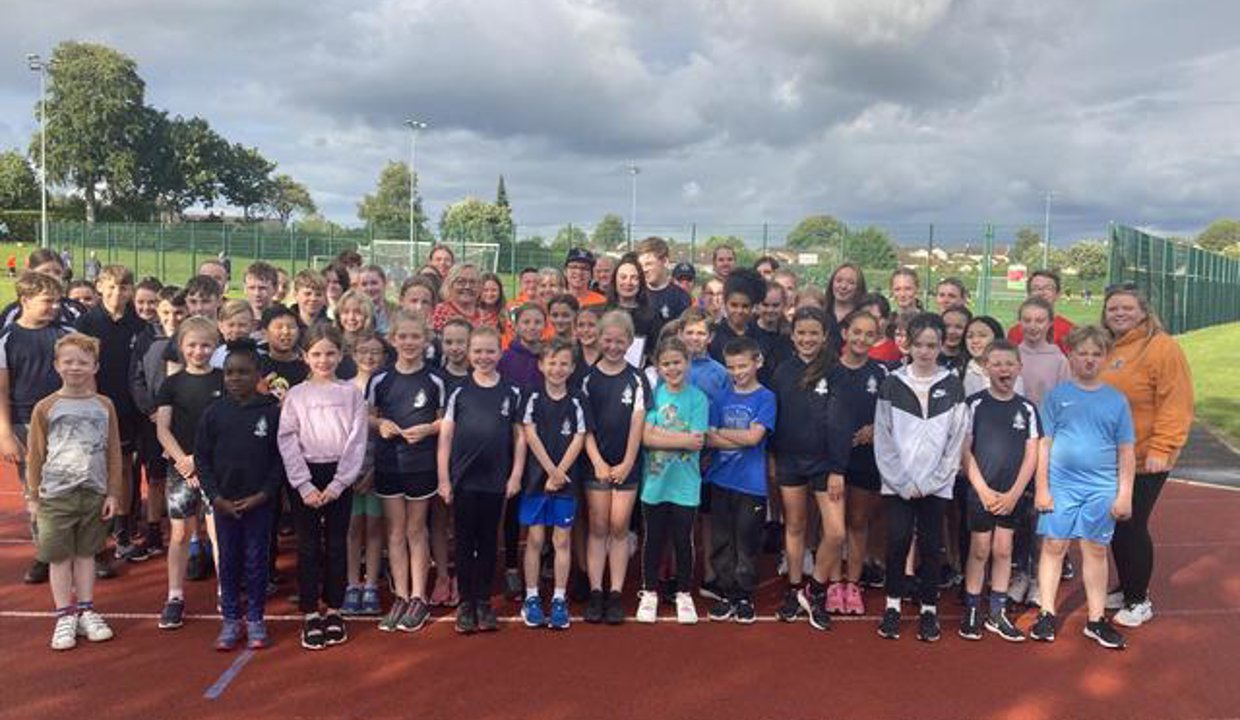 Sports Champion Barbara Knox with Provost Gillian Renwick, Depute Provost Colette McDiarmid and athletics participants.