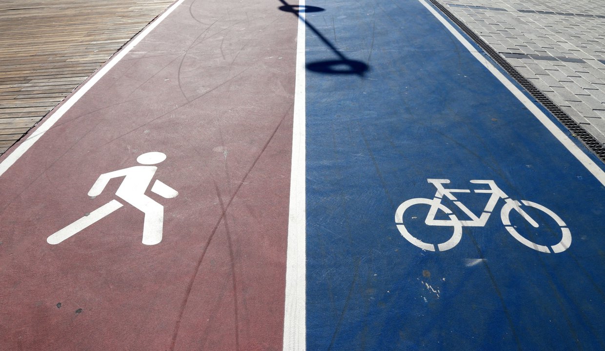 A path with two lanes – one marked for running and one marked for cycling.