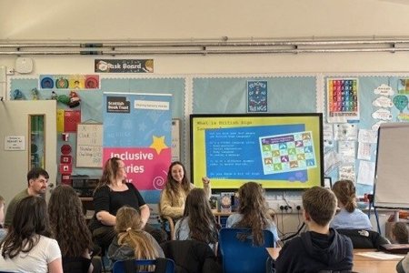 Lucy Rogers talking to pupils in a classroom