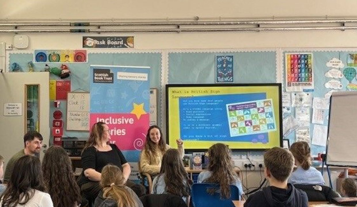 Lucy Rogers talking to pupils in a classroom