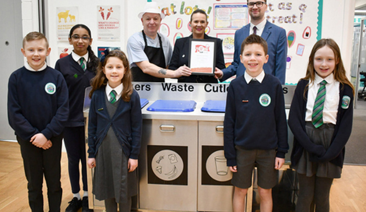 Cllr Paul Ferretti at Lenzie Academy with pupils and staff receiving award from Sarah Duley from Food For Life Scotland