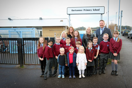 Pupils, staff and Chief Education Officer Greg Bremner outside Gartconner Primary School