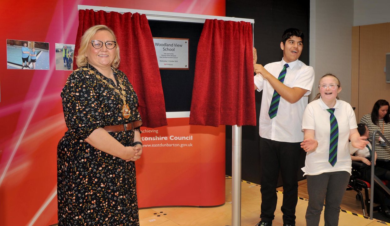 Provost Renwick with pupils, Barzy and Lisa
