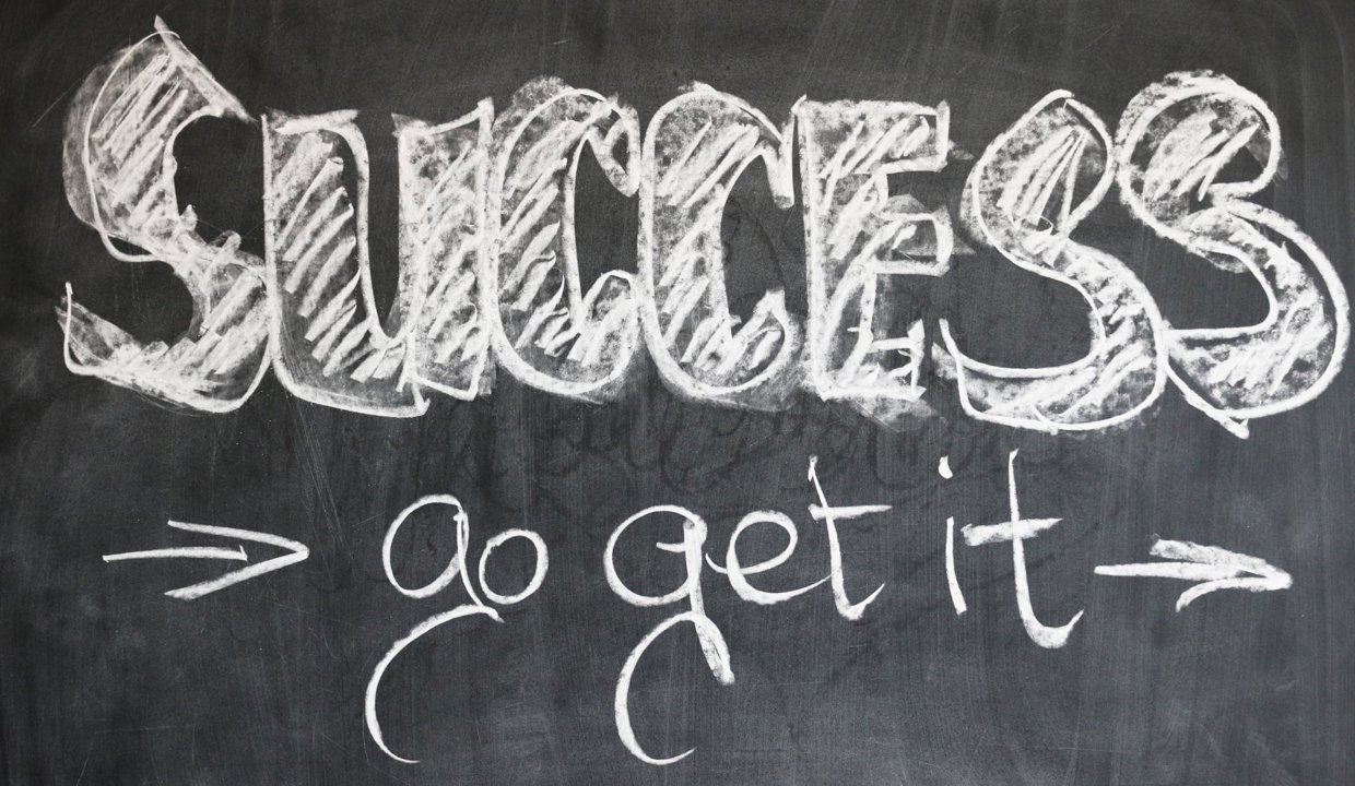 Success go get it wrote on a blackboard