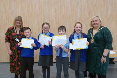 Cllr Williamson (left) and Provost Renwick with the winning team from Millersneuk Primary.