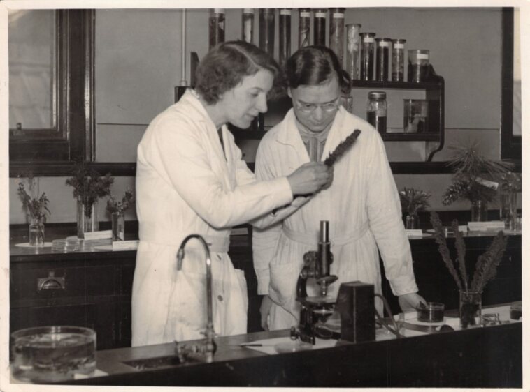 Mary on the right, when she was a science undergraduate at London University in 1939