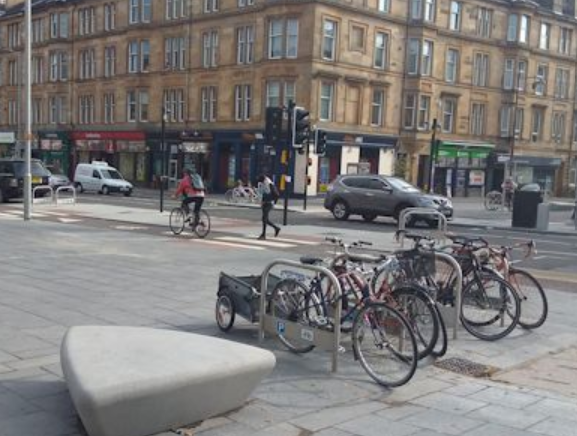 Title: Bikes parked on Victoria Rd, Glasgow