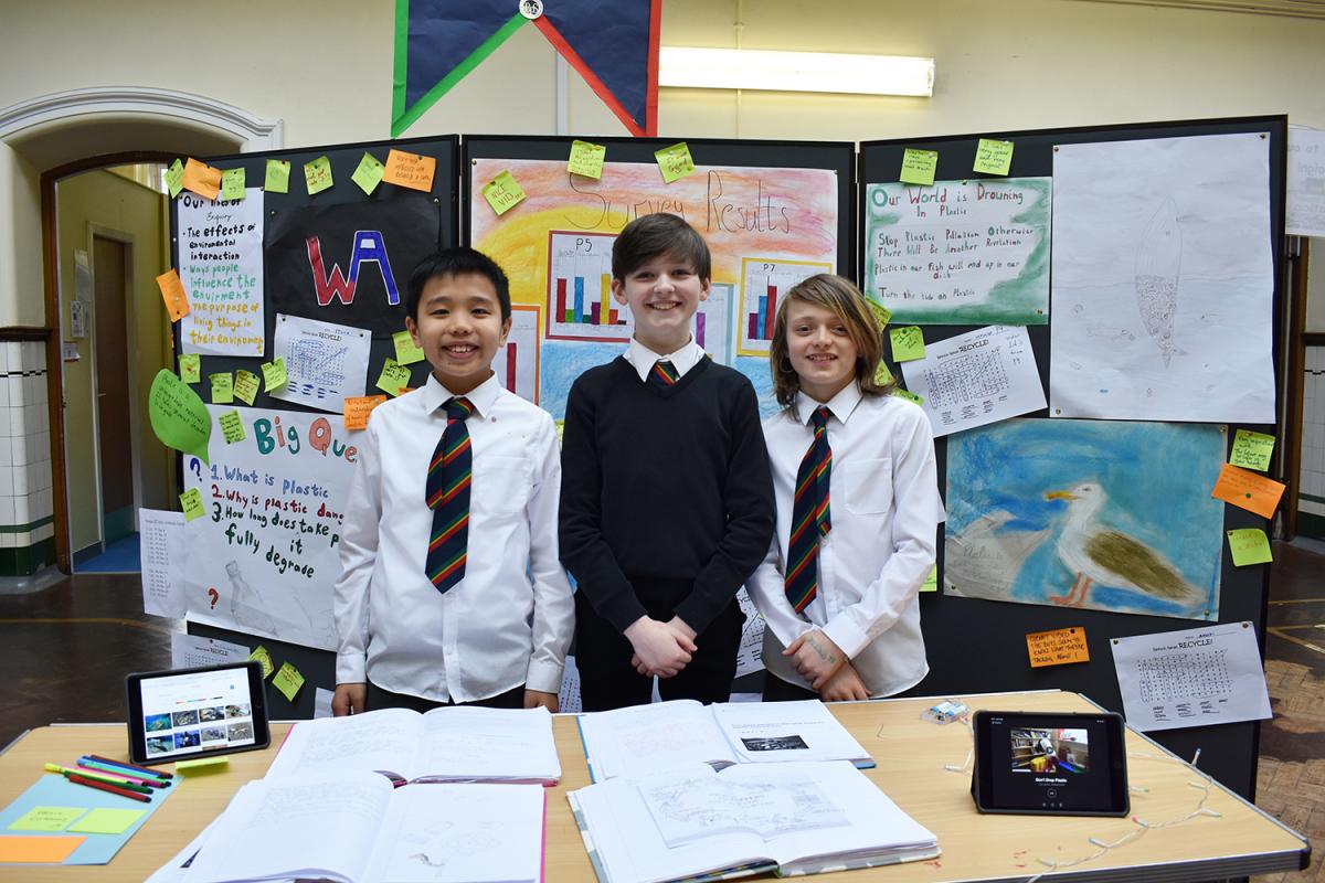 Bearsden Primary pupils - exhibition on plastics pollution