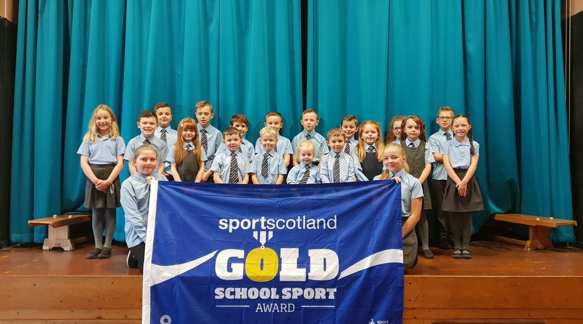 Image of school children with sportscotland flag