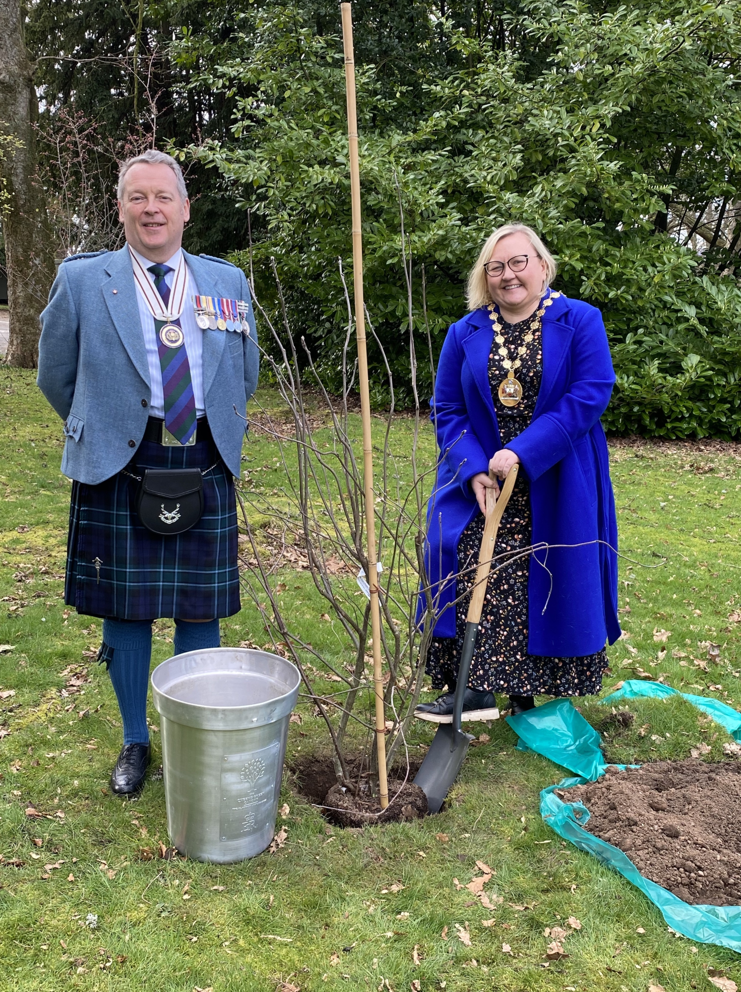 Provost and Deputy Lord Lieutenant Mike Edwards planting tree