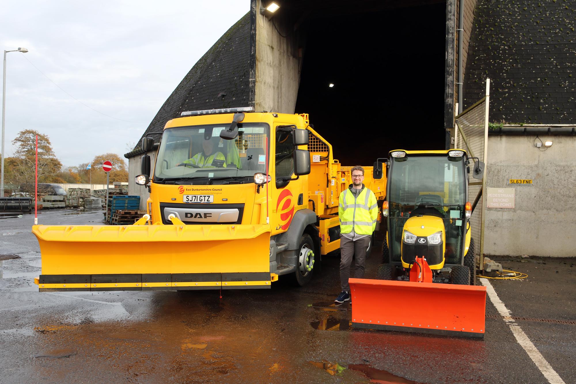 Snow plough and small pavement snow plough